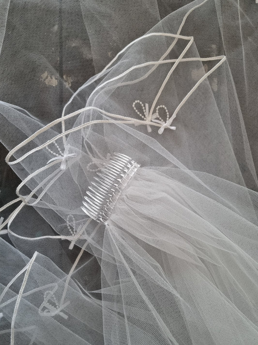 Vintage Two Tier Waterfall Bow Detail Fingertip Wedding Veil