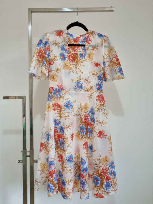 Handmade Vintage White Dress with Blue & Red Floral Pattern UK 6 - Vintage Appreciation Society