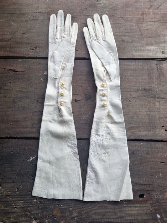 Vintage Very Long White Leather Gloves With Pearlised Button Detail. Vintage Wedding Accessories. Size 6