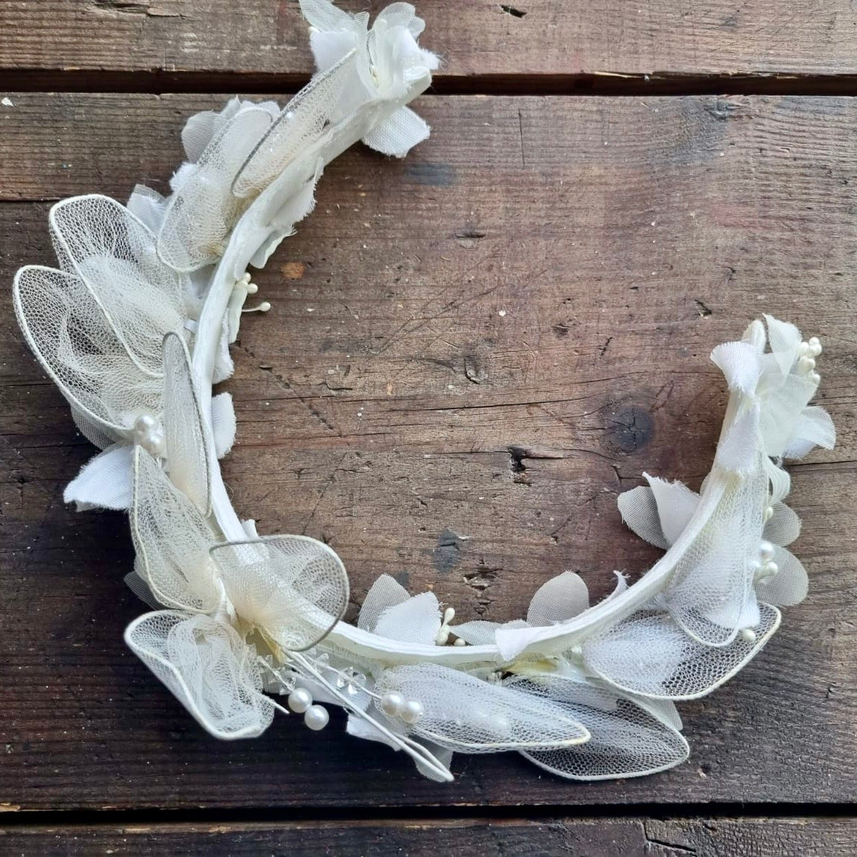 Vintage Bridal Wedding White Tiara with Floral and Pearlised Wire Detailing.