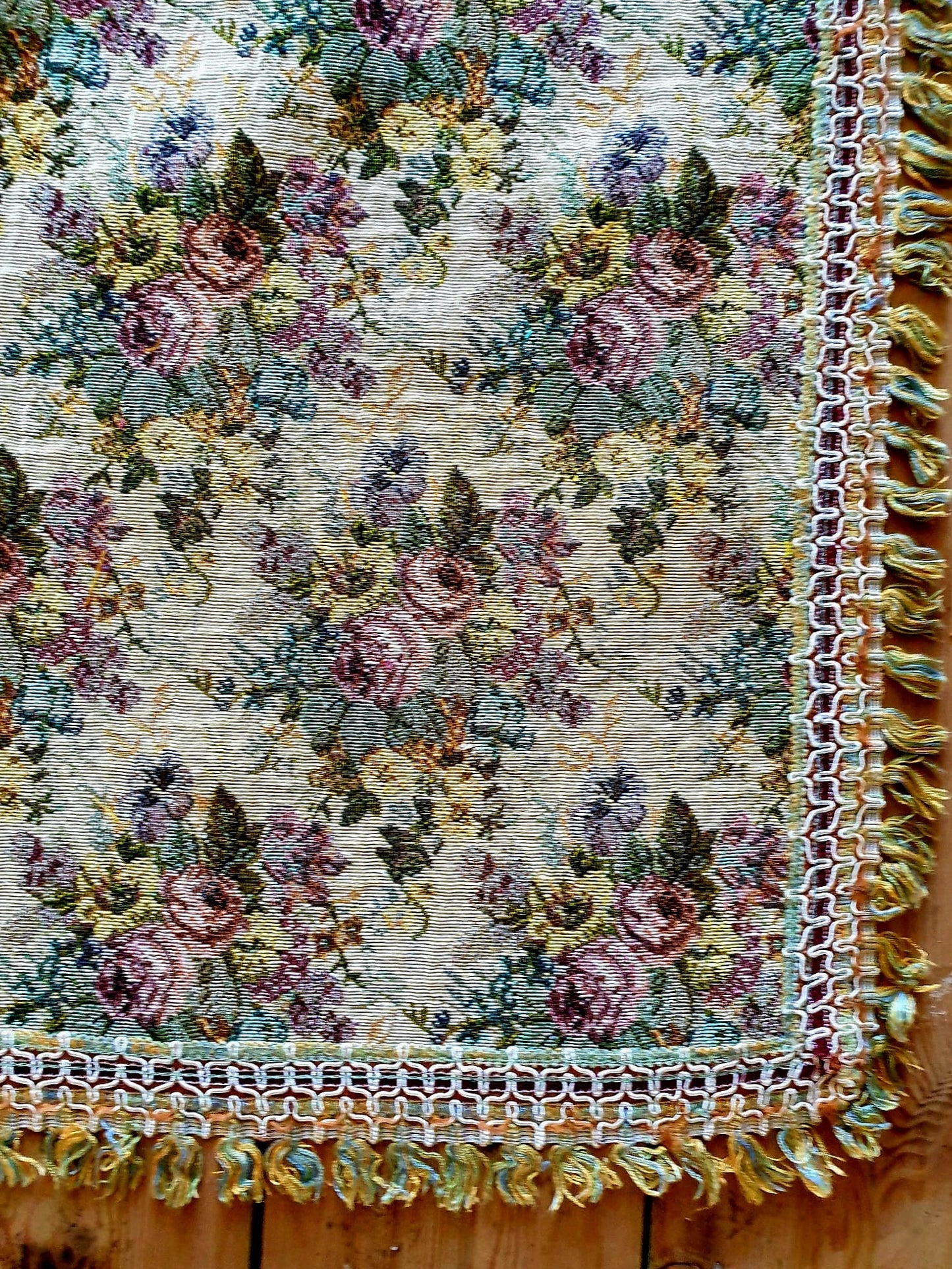 Vintage Rose Tassled Throw 