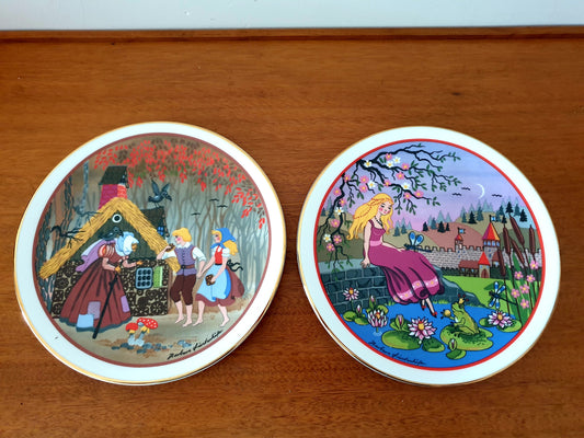 Exceptional Royal Grafton Nursery Rhyme Pair of Plates