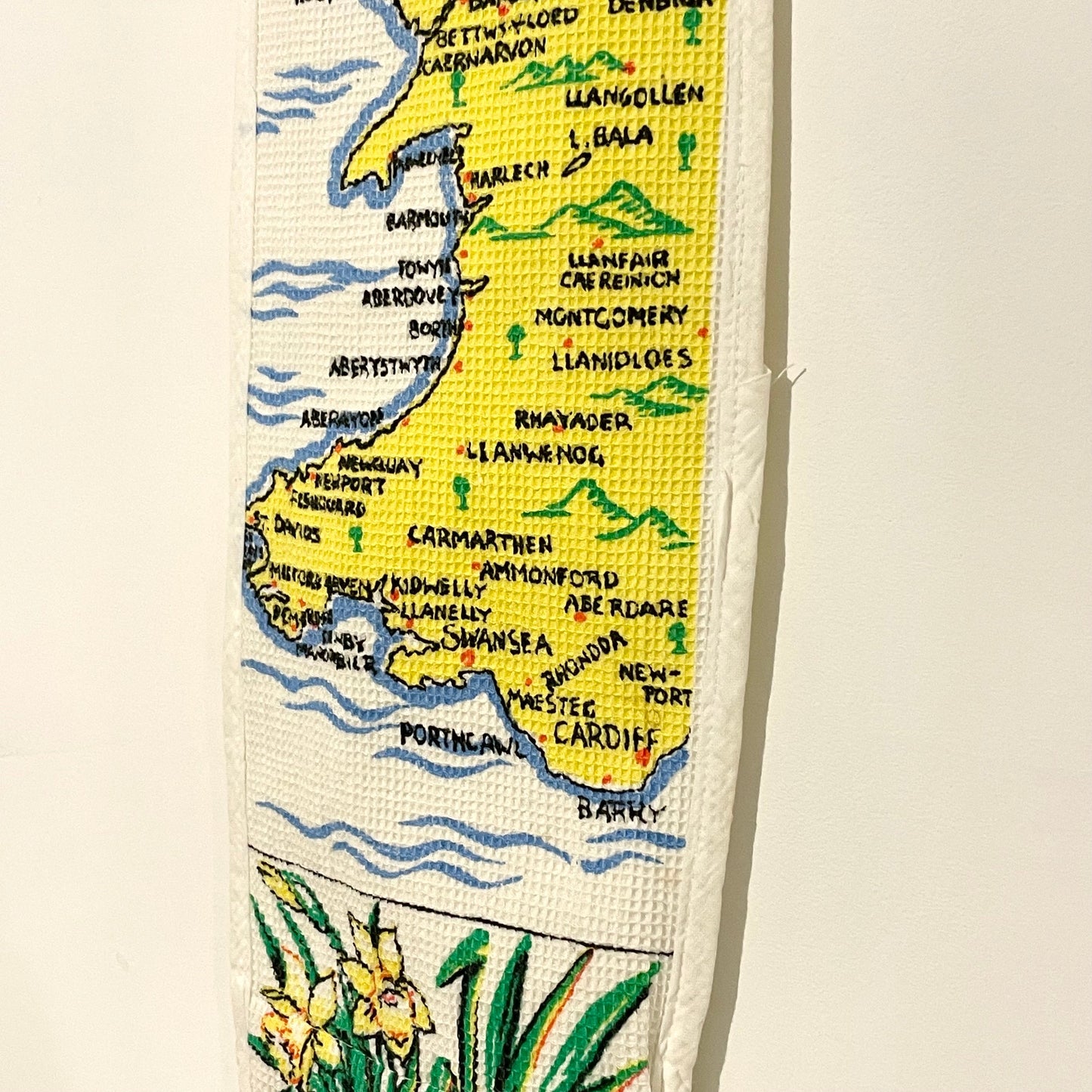 Vintage Causeway Product Wales Welsh Map and Motifs Oven Glove