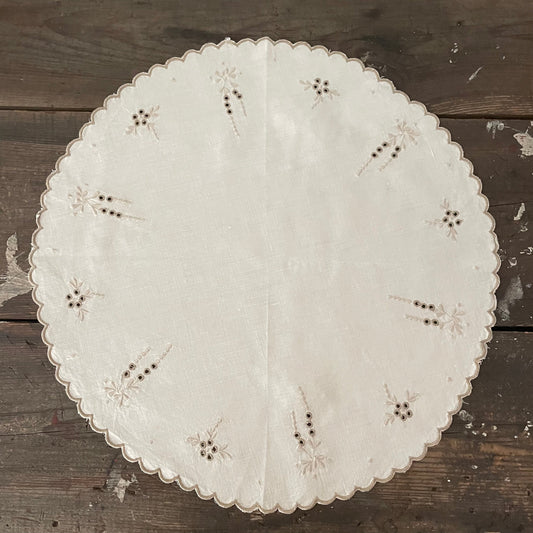 Vintage Round Placemat in Beige and White with Embroidery and Cutouts