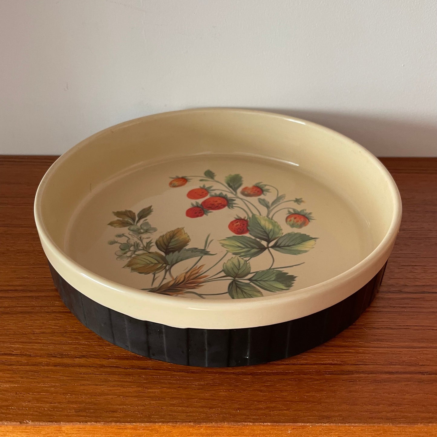 Vintage Ebony Cookware Pie Dish by Hornsea England.