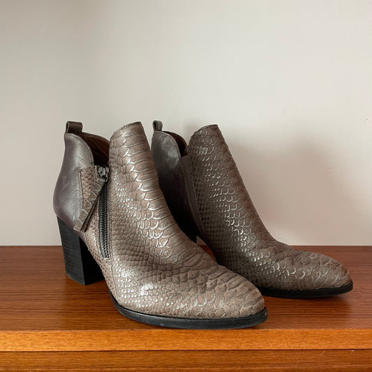 Boots Vintage Donald J Pilner Silver Brown Textured Ankle Heels