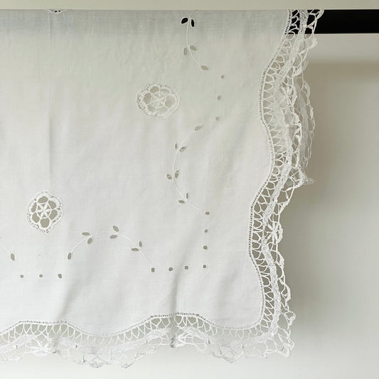 Vintage White Lace Yorkshire Rose Tablecloth with Cut Out Detailing