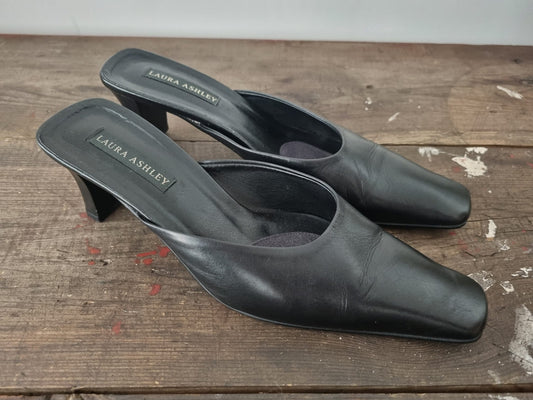 Vintage Laura Ashley Black Slip On Heeled Leather Shoes (UK 6.5, EU 49, US 8.5)