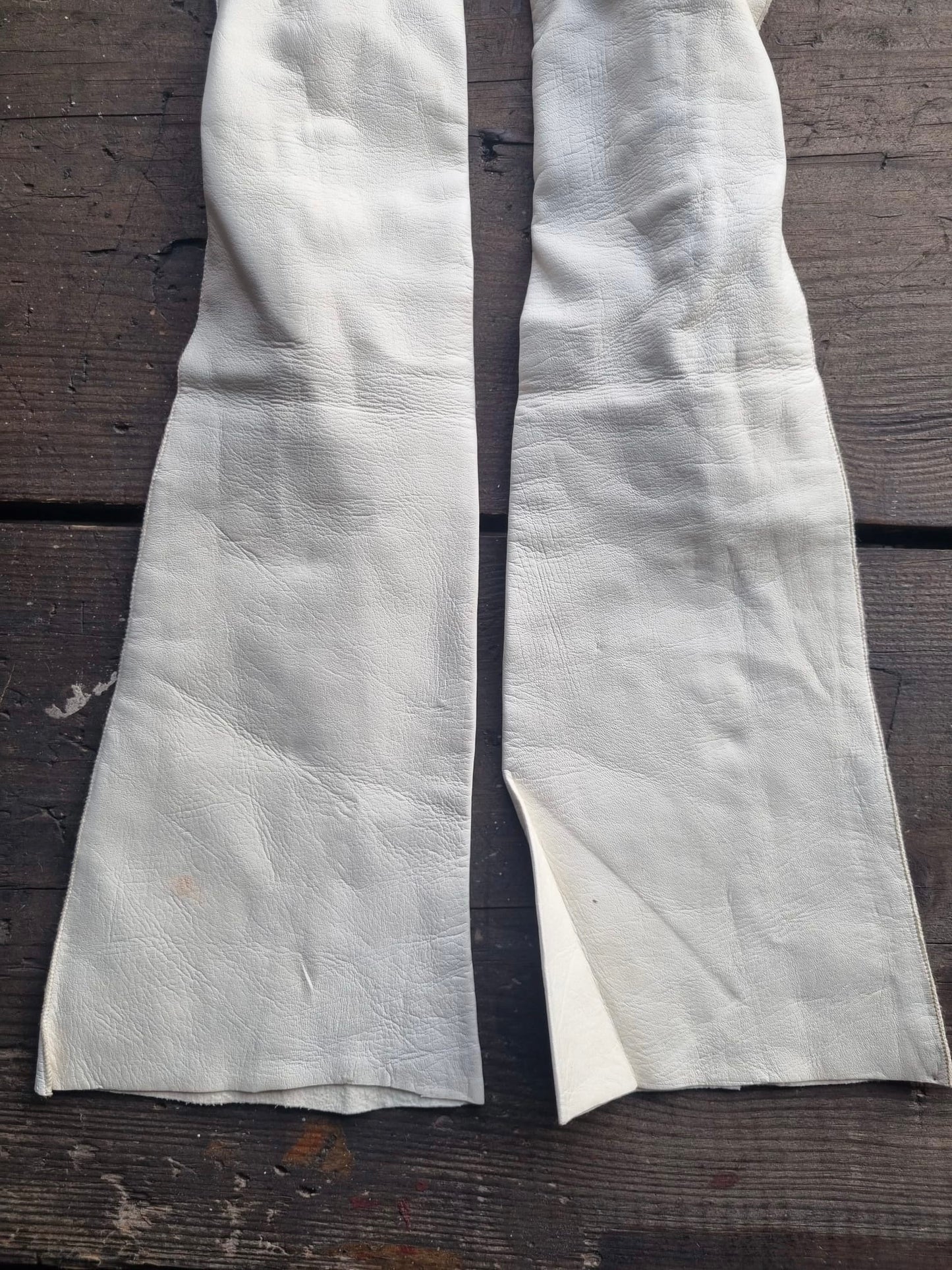 Vintage Very Long White Leather Gloves With Pearlised Button Detail. Vintage Wedding Accessories. Size 6