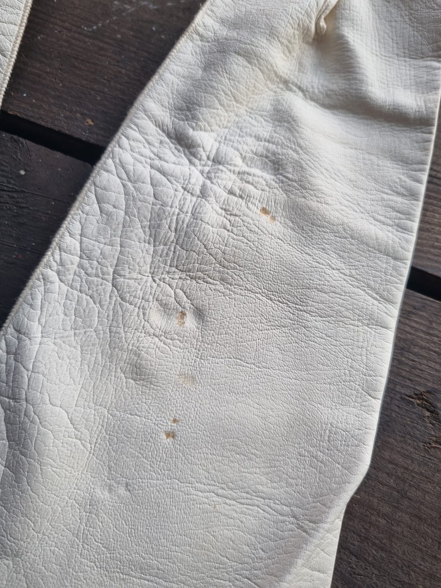 Vintage Very Long White Leather Gloves With Pearlised Button Detail. Vintage Wedding Accessories. Size 6